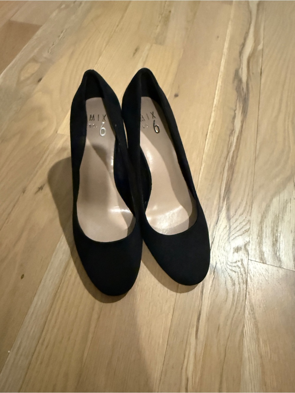 Mix No. 6 Black Round-Toe Suede Pumps